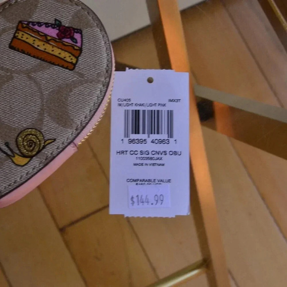 Coach CU405 Coach X Observed By Us Heart Coin Case In Signature Canvas - Picture 2 of 7